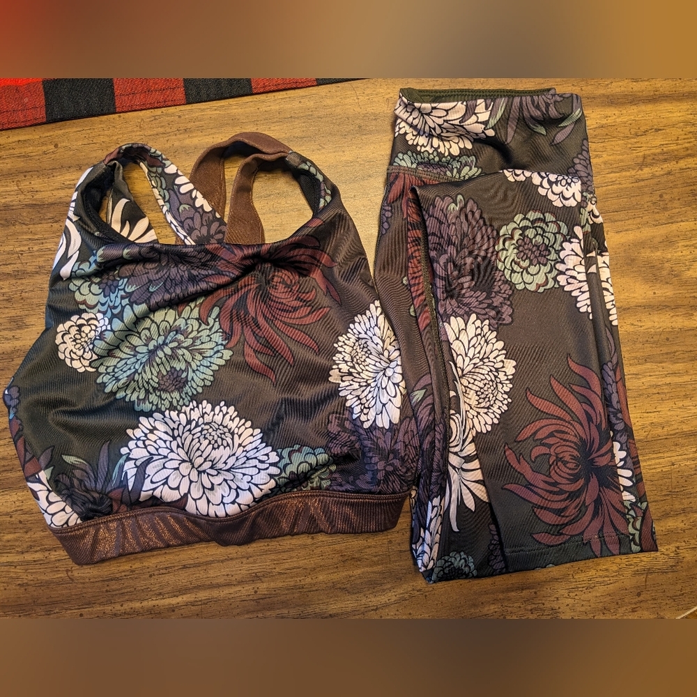 JoyLab Green Sparkle Floral Set - XS Leggings and Bra/Crop Top
